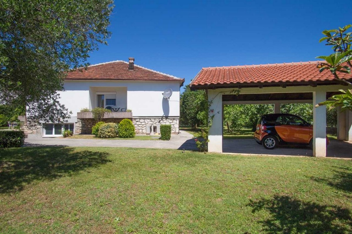 Furnished House with Garden and Plot, One Kilometre from the Centre, Podgorica